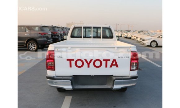 Acheter Import Voiture Toyota Hilux Blanc à Import - Dubai, Artibonite Acheter Import Voiture Toyota Hilux Blanc à Import - Dubai, Artibonite