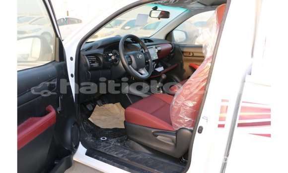 Acheter Import Voiture Toyota Hilux Blanc à Import - Dubai, Artibonite Acheter Import Voiture Toyota Hilux Blanc à Import - Dubai, Artibonite