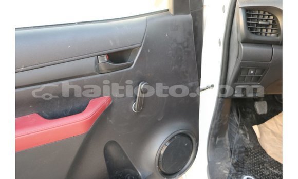 Acheter Import Voiture Toyota Hilux Blanc à Import - Dubai, Artibonite Acheter Import Voiture Toyota Hilux Blanc à Import - Dubai, Artibonite