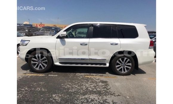 Acheter Import Voiture Toyota Land Cruiser Blanc à Import - Dubai, Artibonite Acheter Import Voiture Toyota Land Cruiser Blanc à Import - Dubai, Artibonite