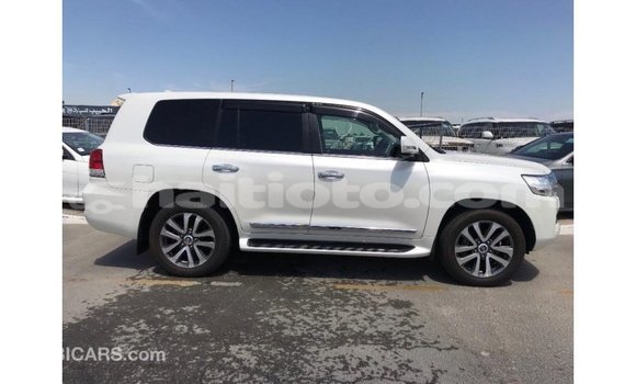 Acheter Import Voiture Toyota Land Cruiser Blanc à Import - Dubai, Artibonite Acheter Import Voiture Toyota Land Cruiser Blanc à Import - Dubai, Artibonite