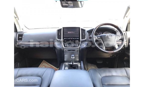Acheter Import Voiture Toyota Land Cruiser Blanc à Import - Dubai, Artibonite Acheter Import Voiture Toyota Land Cruiser Blanc à Import - Dubai, Artibonite