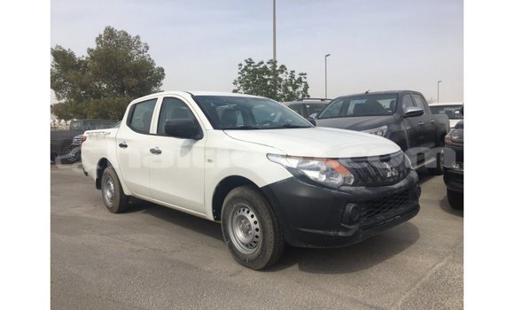 Acheter Import Voiture Mitsubishi L200 Blanc à Import - Dubai, Artibonite