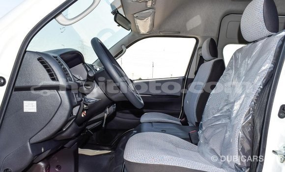 Acheter Import Voiture Toyota Hiace Blanc à Import - Dubai, Artibonite Acheter Import Voiture Toyota Hiace Blanc à Import - Dubai, Artibonite