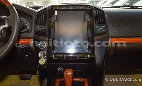 Acheter Import Voiture Toyota Land Cruiser Blanc à Import - Dubai, Artibonite Acheter Import Voiture Toyota Land Cruiser Blanc à Import - Dubai, Artibonite