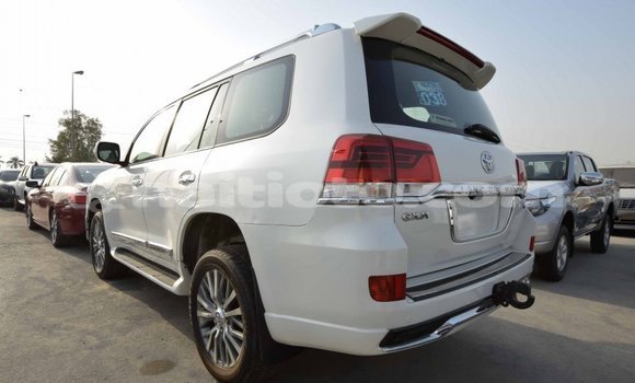 Acheter Import Voiture Toyota Land Cruiser Blanc à Import - Dubai, Artibonite Acheter Import Voiture Toyota Land Cruiser Blanc à Import - Dubai, Artibonite