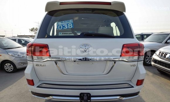 Acheter Import Voiture Toyota Land Cruiser Blanc à Import - Dubai, Artibonite Acheter Import Voiture Toyota Land Cruiser Blanc à Import - Dubai, Artibonite