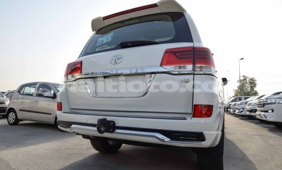 Acheter Import Voiture Toyota Land Cruiser Blanc à Import - Dubai, Artibonite Acheter Import Voiture Toyota Land Cruiser Blanc à Import - Dubai, Artibonite