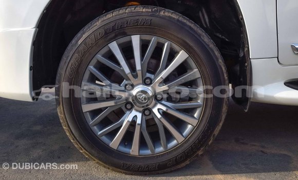 Acheter Import Voiture Toyota Land Cruiser Blanc à Import - Dubai, Artibonite Acheter Import Voiture Toyota Land Cruiser Blanc à Import - Dubai, Artibonite