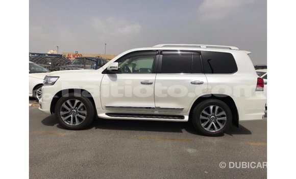 Acheter Import Voiture Toyota Land Cruiser Blanc à Import - Dubai, Artibonite Acheter Import Voiture Toyota Land Cruiser Blanc à Import - Dubai, Artibonite