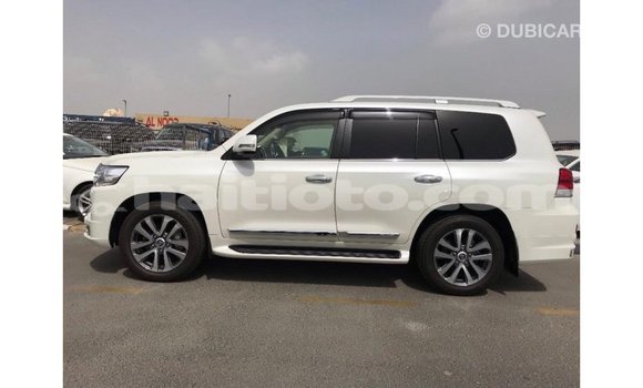 Acheter Import Voiture Toyota Land Cruiser Blanc à Import - Dubai, Artibonite Acheter Import Voiture Toyota Land Cruiser Blanc à Import - Dubai, Artibonite