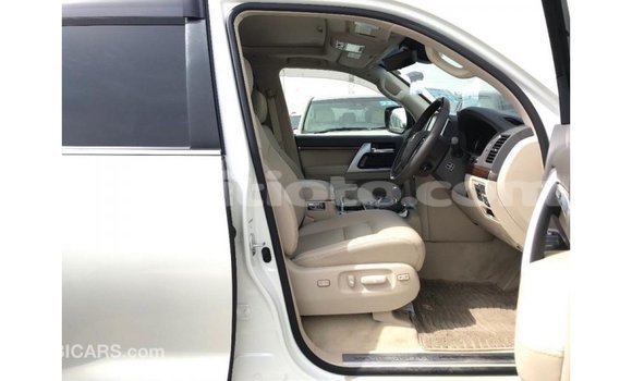 Acheter Import Voiture Toyota Land Cruiser Blanc à Import - Dubai, Artibonite Acheter Import Voiture Toyota Land Cruiser Blanc à Import - Dubai, Artibonite