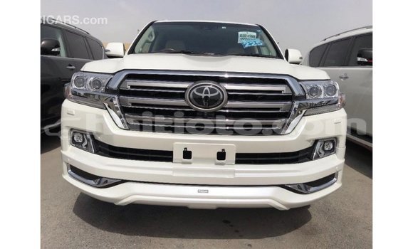 Acheter Import Voiture Toyota Land Cruiser Blanc à Import - Dubai, Artibonite Acheter Import Voiture Toyota Land Cruiser Blanc à Import - Dubai, Artibonite