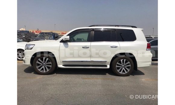 Acheter Import Voiture Toyota Land Cruiser Blanc à Import - Dubai, Artibonite Acheter Import Voiture Toyota Land Cruiser Blanc à Import - Dubai, Artibonite
