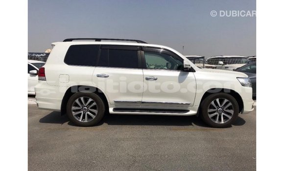Acheter Import Voiture Toyota Land Cruiser Blanc à Import - Dubai, Artibonite Acheter Import Voiture Toyota Land Cruiser Blanc à Import - Dubai, Artibonite
