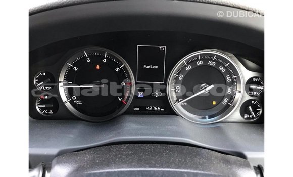 Acheter Import Voiture Toyota Land Cruiser Blanc à Import - Dubai, Artibonite Acheter Import Voiture Toyota Land Cruiser Blanc à Import - Dubai, Artibonite