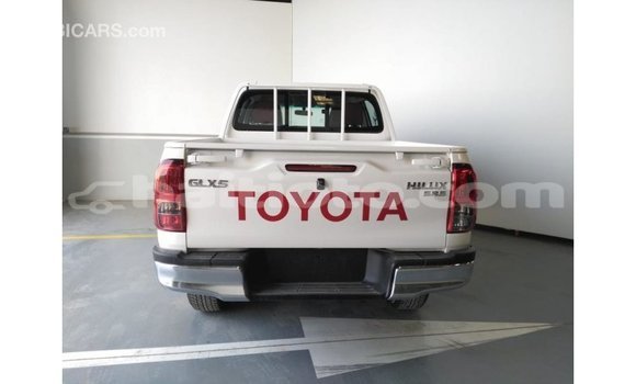 Acheter Import Voiture Toyota Hilux Blanc à Import - Dubai, Artibonite Acheter Import Voiture Toyota Hilux Blanc à Import - Dubai, Artibonite