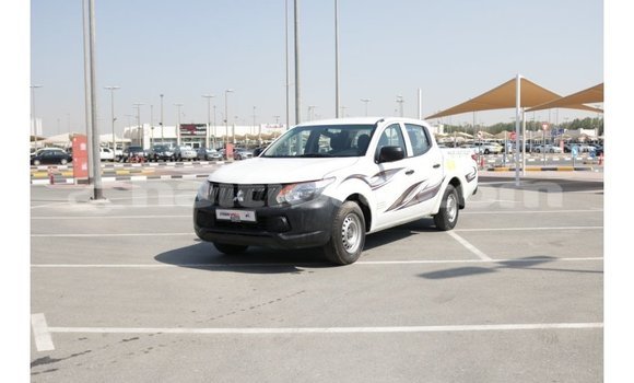Acheter Import Voiture Mitsubishi L200 Blanc à Import - Dubai, Artibonite
