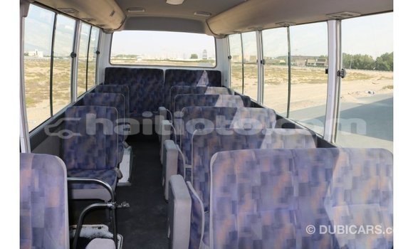 Acheter Import Utilitaire Nissan Evalia Blanc à Import - Dubai, Artibonite Acheter Import Utilitaire Nissan Evalia Blanc à Import - Dubai, Artibonite