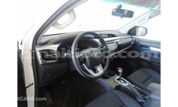 Acheter Import Voiture Toyota Hilux Blanc à Import - Dubai, Artibonite Acheter Import Voiture Toyota Hilux Blanc à Import - Dubai, Artibonite