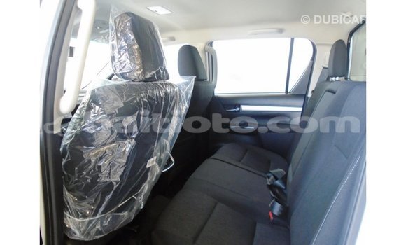 Acheter Import Voiture Toyota Hilux Blanc à Import - Dubai, Artibonite Acheter Import Voiture Toyota Hilux Blanc à Import - Dubai, Artibonite