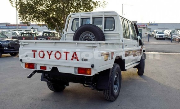 Acheter Import Voiture Toyota Land Cruiser Blanc à Import - Dubai, Artibonite Acheter Import Voiture Toyota Land Cruiser Blanc à Import - Dubai, Artibonite