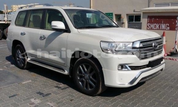 Acheter Import Voiture Toyota Land Cruiser Blanc à Import - Dubai, Artibonite Acheter Import Voiture Toyota Land Cruiser Blanc à Import - Dubai, Artibonite