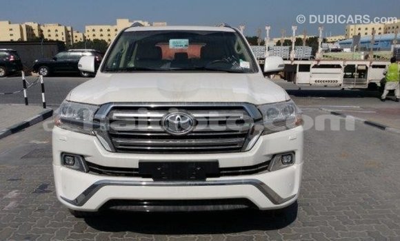 Acheter Import Voiture Toyota Land Cruiser Blanc à Import - Dubai, Artibonite Acheter Import Voiture Toyota Land Cruiser Blanc à Import - Dubai, Artibonite
