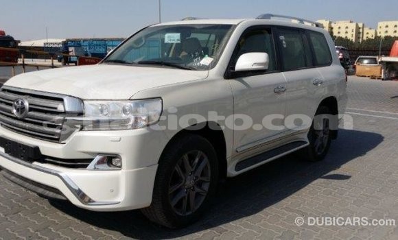 Acheter Import Voiture Toyota Land Cruiser Blanc à Import - Dubai, Artibonite Acheter Import Voiture Toyota Land Cruiser Blanc à Import - Dubai, Artibonite