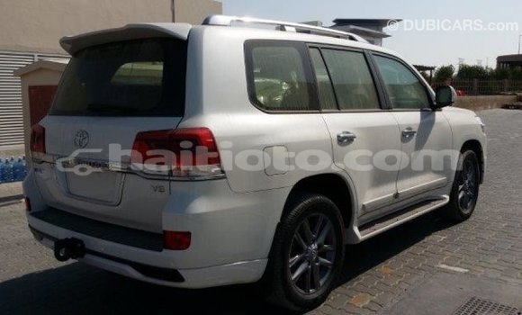 Acheter Import Voiture Toyota Land Cruiser Blanc à Import - Dubai, Artibonite Acheter Import Voiture Toyota Land Cruiser Blanc à Import - Dubai, Artibonite