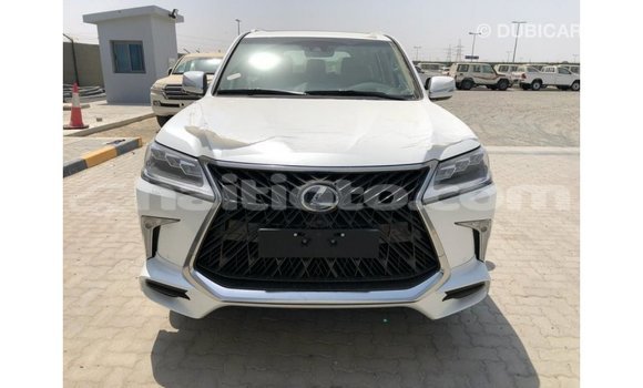 Acheter Import Voiture Lexus LX Blanc à Import - Dubai, Artibonite Acheter Import Voiture Lexus LX Blanc à Import - Dubai, Artibonite