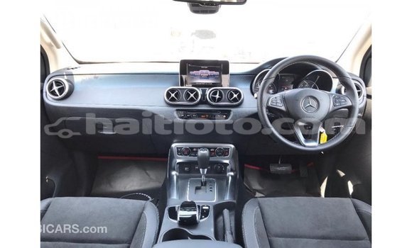 Acheter Import Voiture Mercedes-Benz 250 Rouge à Import - Dubai, Artibonite Acheter Import Voiture Mercedes-Benz 250 Rouge à Import - Dubai, Artibonite