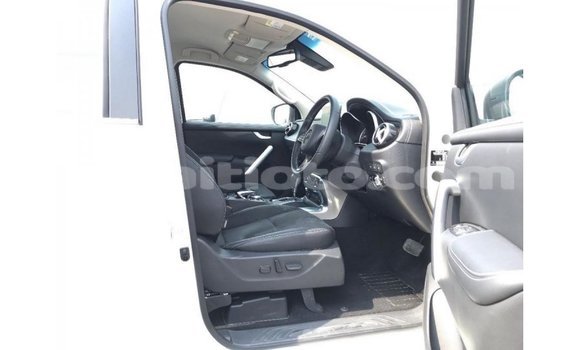 Acheter Import Voiture Mercedes-Benz 250 Blanc à Import - Dubai, Artibonite Acheter Import Voiture Mercedes-Benz 250 Blanc à Import - Dubai, Artibonite