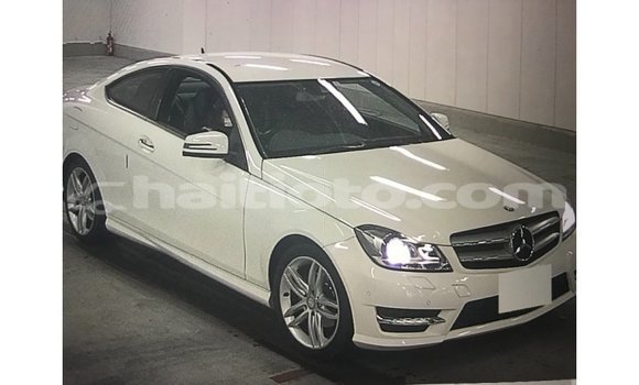 Acheter Import Voiture Mercedes-Benz 190 (W201) Blanc à Import - Dubai, Artibonite Acheter Import Voiture Mercedes-Benz 190 (W201) Blanc à Import - Dubai, Artibonite
