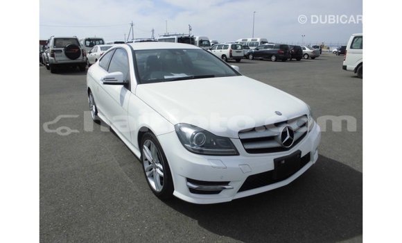 Acheter Import Voiture Mercedes-Benz 190 (W201) Blanc à Import - Dubai, Artibonite Acheter Import Voiture Mercedes-Benz 190 (W201) Blanc à Import - Dubai, Artibonite