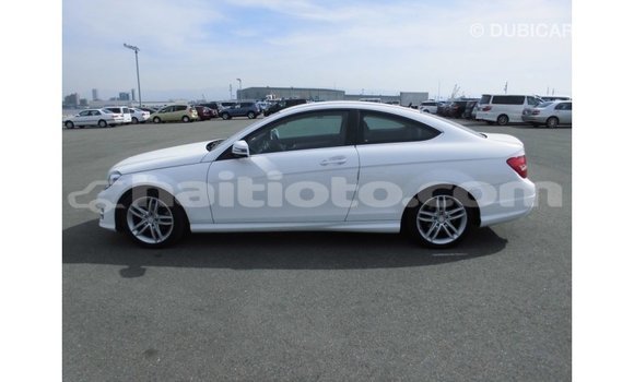 Acheter Import Voiture Mercedes-Benz 190 (W201) Blanc à Import - Dubai, Artibonite Acheter Import Voiture Mercedes-Benz 190 (W201) Blanc à Import - Dubai, Artibonite