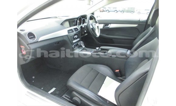 Acheter Import Voiture Mercedes-Benz 190 (W201) Blanc à Import - Dubai, Artibonite Acheter Import Voiture Mercedes-Benz 190 (W201) Blanc à Import - Dubai, Artibonite