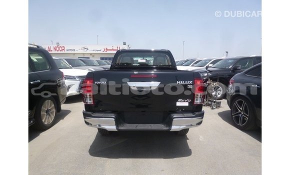 Acheter Import Voiture Toyota Hilux Noir à Import - Dubai, Artibonite Acheter Import Voiture Toyota Hilux Noir à Import - Dubai, Artibonite
