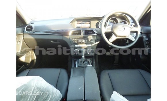 Acheter Import Voiture Mercedes-Benz 200 Blanc à Import - Dubai, Artibonite Acheter Import Voiture Mercedes-Benz 200 Blanc à Import - Dubai, Artibonite