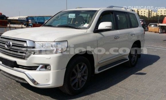 Acheter Import Voiture Toyota Land Cruiser Blanc à Import - Dubai, Artibonite Acheter Import Voiture Toyota Land Cruiser Blanc à Import - Dubai, Artibonite
