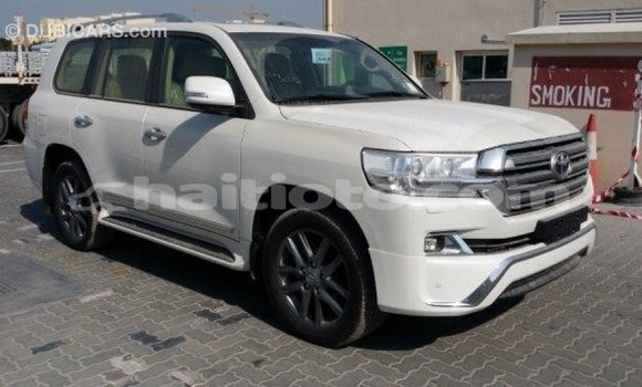 Acheter Import Voiture Toyota Land Cruiser Blanc à Import - Dubai, Artibonite Acheter Import Voiture Toyota Land Cruiser Blanc à Import - Dubai, Artibonite