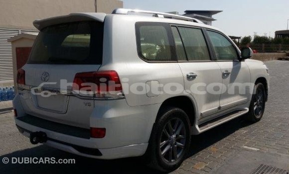 Acheter Import Voiture Toyota Land Cruiser Blanc à Import - Dubai, Artibonite Acheter Import Voiture Toyota Land Cruiser Blanc à Import - Dubai, Artibonite