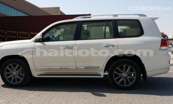 Acheter Import Voiture Toyota Land Cruiser Blanc à Import - Dubai, Artibonite Acheter Import Voiture Toyota Land Cruiser Blanc à Import - Dubai, Artibonite
